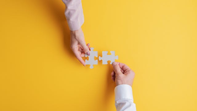 merger puzzle hands | © Gajus - stock.adobe.com